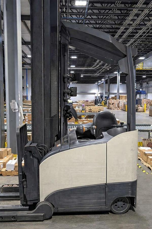 2015-Crown-RM6095S-45-Reach-Truck-Side-View-442-Mast-Brampton-ON