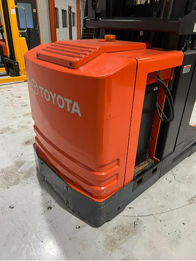 Rear view of Budget Toyota 7BPUE15 order picker showing chassis and rear frame.