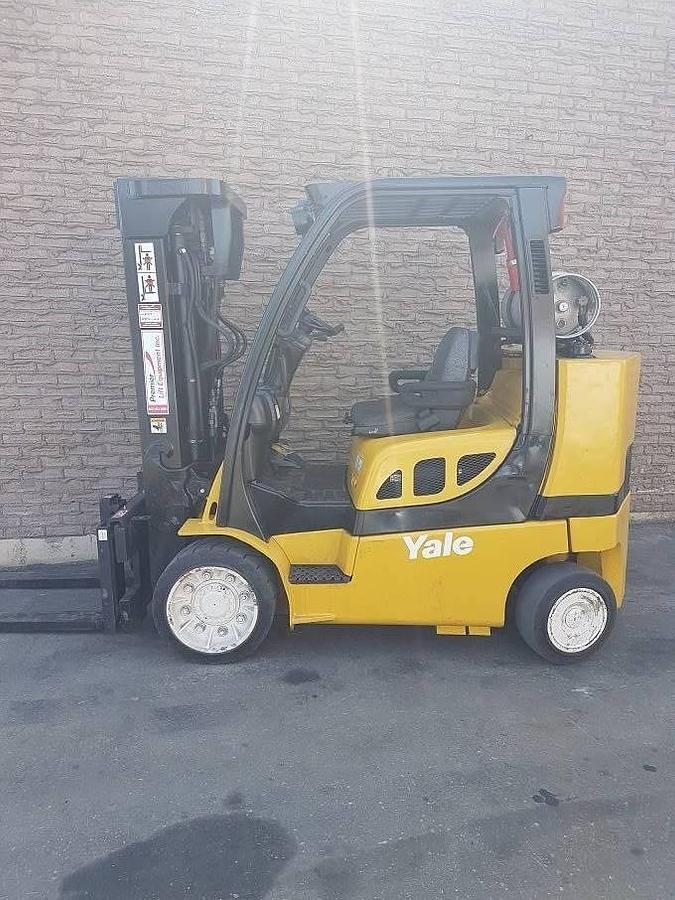 2016 Yale GLC120SVX CSA propane forklift Brampton 12000 lb 187” triple