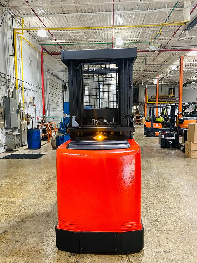 Raymond 550-OPC30TT WG – rear view – compact chassis and overhead guard – CSA certified order picker – Brampton ON