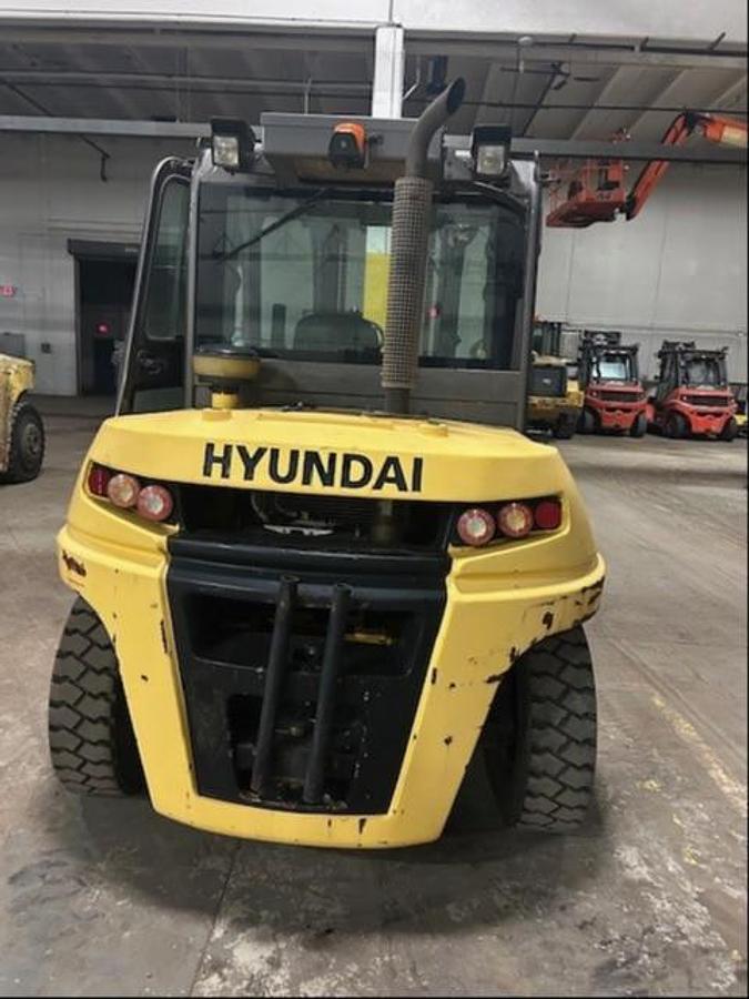 Back view showing counterweight and rear lights