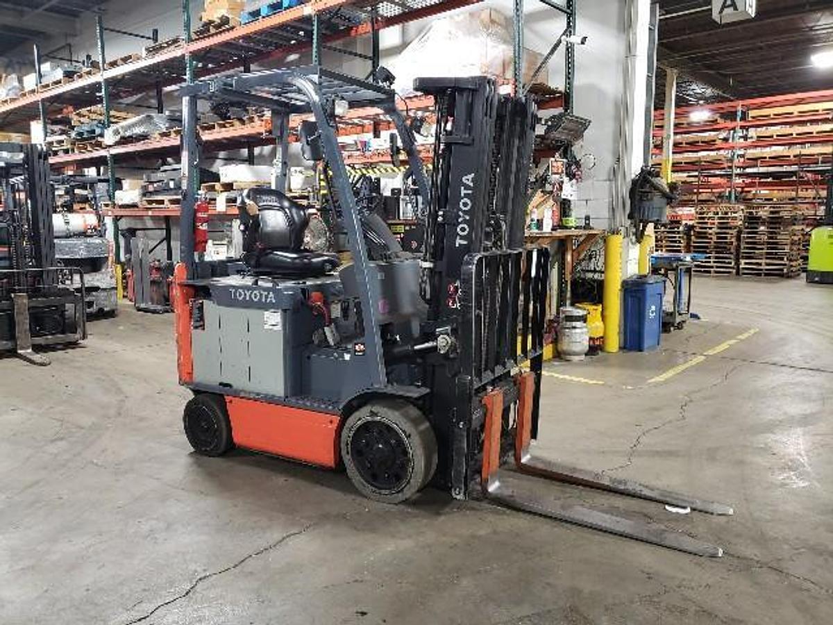 "2020 Toyota 8FBCU20 electric forklift opposite side view with side‑shift"