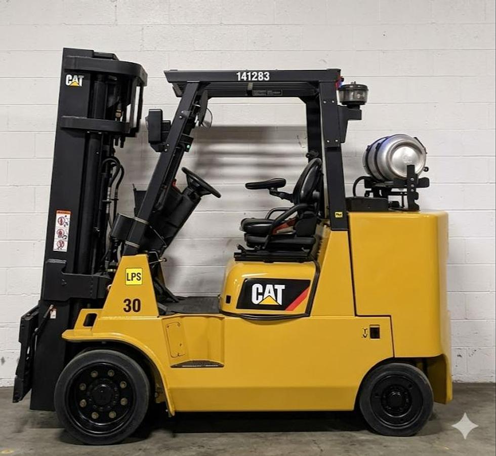 2018 Caterpillar GC55K side view – 11,000 lb LPG cushion forklift with quad mast and 4‑way hydraulics to carriage – no side‑shift installed
