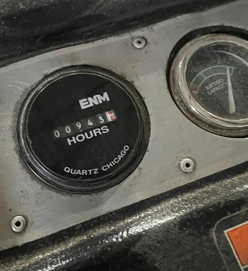 Hour meter display on Budget Crown 35RCTT‑190 Dockstocker, older non‑CSA unit.