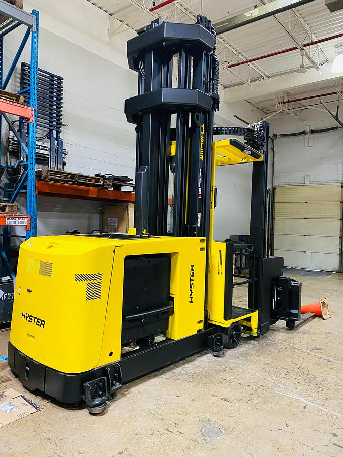 Hyster V30ZMU – rear angle – counterweight, turret mast, and cushion tires – CSA electric forklift – Brampton ON