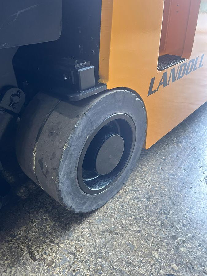 Left front drive tire of Drexel SLT30AC forklift – solid poly cushion tire mounted under swing mast carriage – Premier Lift Equipment Brampton ON