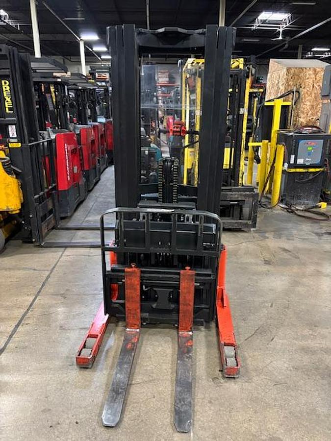 toyota-3000lb-walkie-reach-forklift.jpg