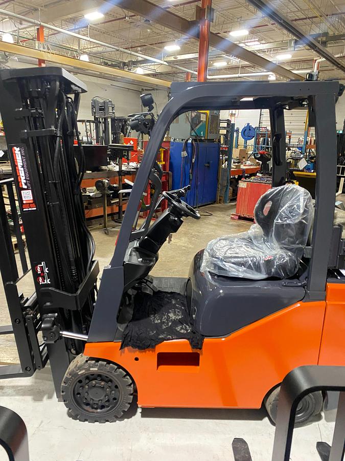 Toyota 8FGCU18 – passenger-side profile – mast, operator station, and propane bracket – CSA-certified cushion tire forklift – Brampton ON