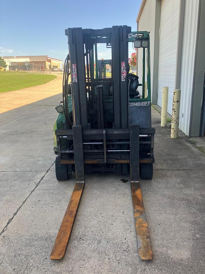 Combilift CB6000 – front view – triple mast, 54” forks, fork positioner – propane forklift for long-load handling – Brampton ON