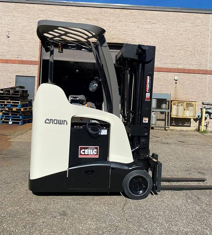 2020 Crown RC5545-40 CSA docker forklift Brampton 4000 lb 260” quad mast clamp-ready freezer-compatible export-certified