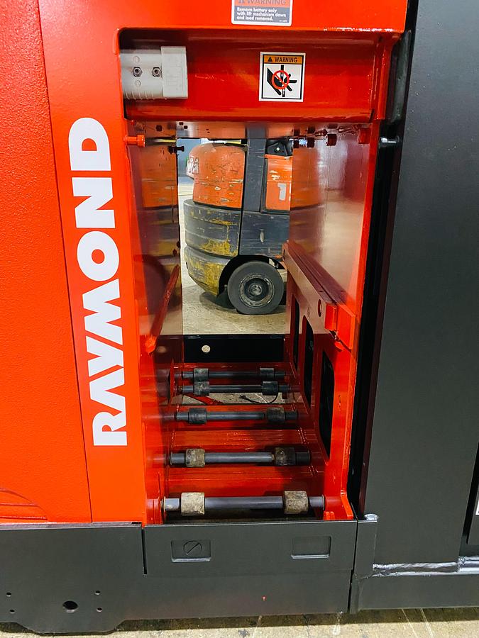 Raymond 550-OPC30TT WG – side view of battery compartment – 24V electric bay – CSA certified order picker – Brampton ON