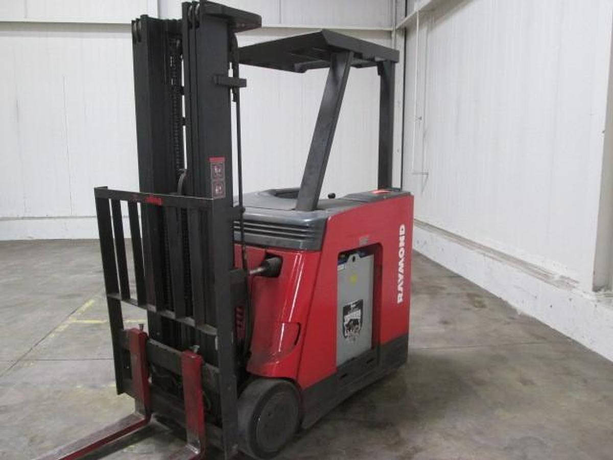 Angled opposite side view of refurbished 2008 Raymond 420-C40TT electric docker showing reach mechanism, drive unit cover, and chassis profile during Mississauga deployment