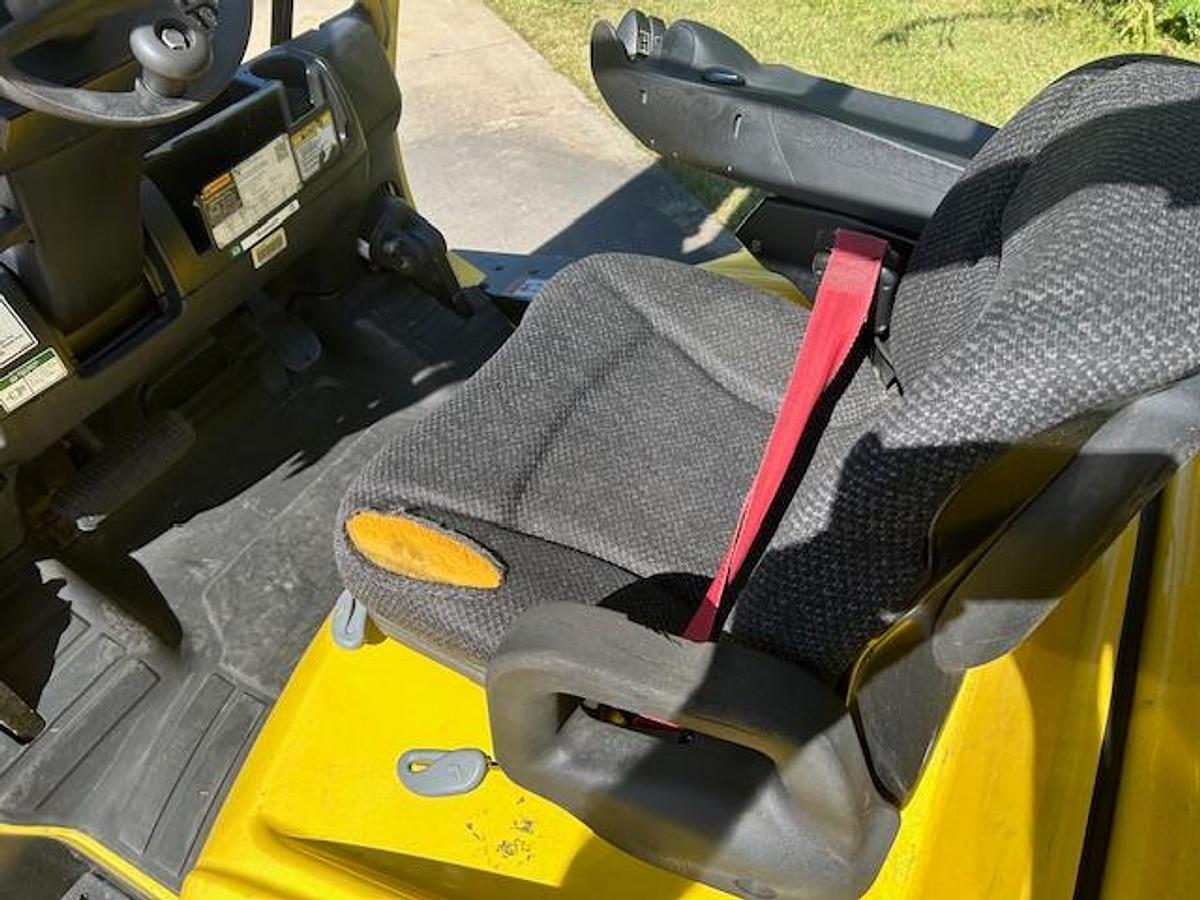 Operator seat with ergonomic suspension and ministick hydraulic controls on Hyster S135FT – designed for clamp handling and precision movement