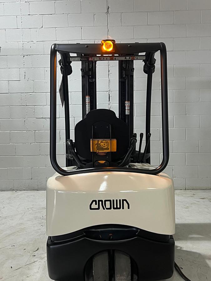 Crown SC5225-35 – rear counterweight view – CSA certified – reconditioned electric forklift – Brampton ON