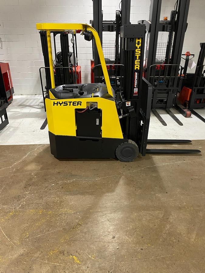 Side view of Hyster E30FR-24 electric dockstocker showing stand-up rider configuration, triple-stage mast, cushion tires, and CSA-certified chassis – unit staged in Brampton ON