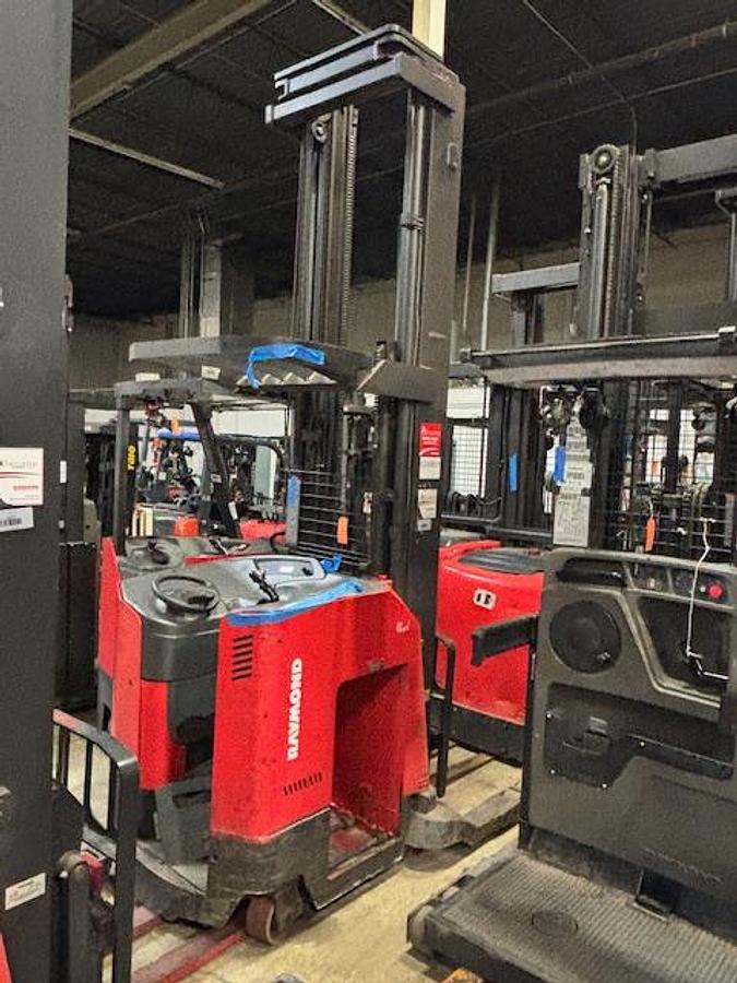 Return‑from‑lease Raymond 750‑DR32TT CSA‑certified deep reach forklift