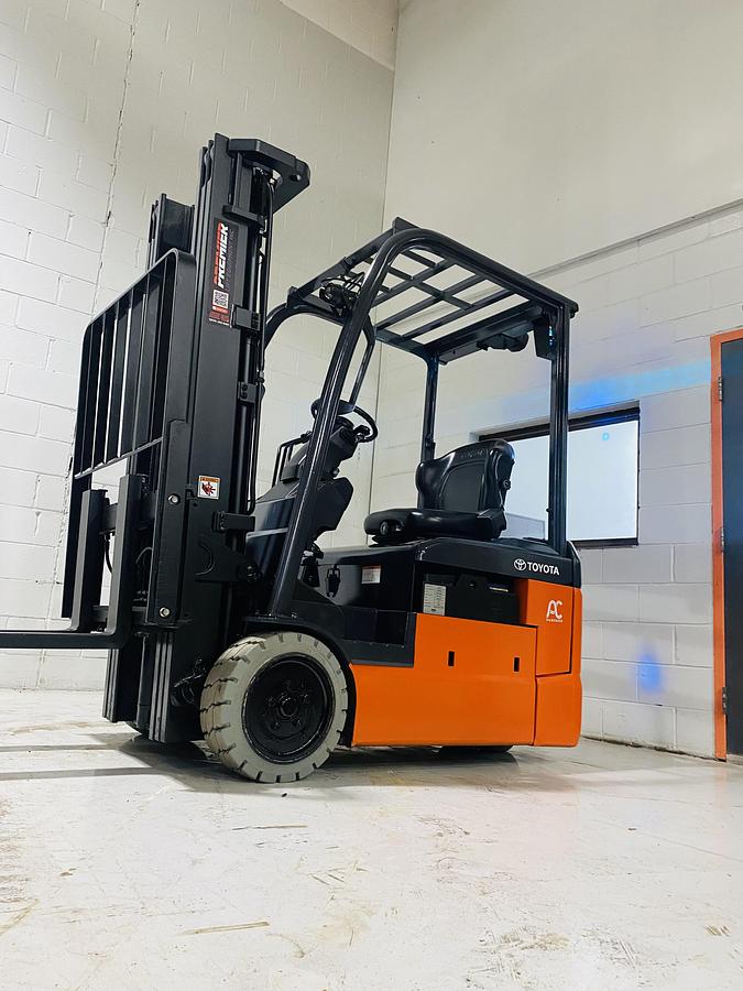 Refurbished 2020 Toyota 8FBE20U | 4,000 lb | 189” Triple Mast | 36V Electric | Side‑Shift | Cushion Tires | Narrow‑Aisle 3‑Wheel