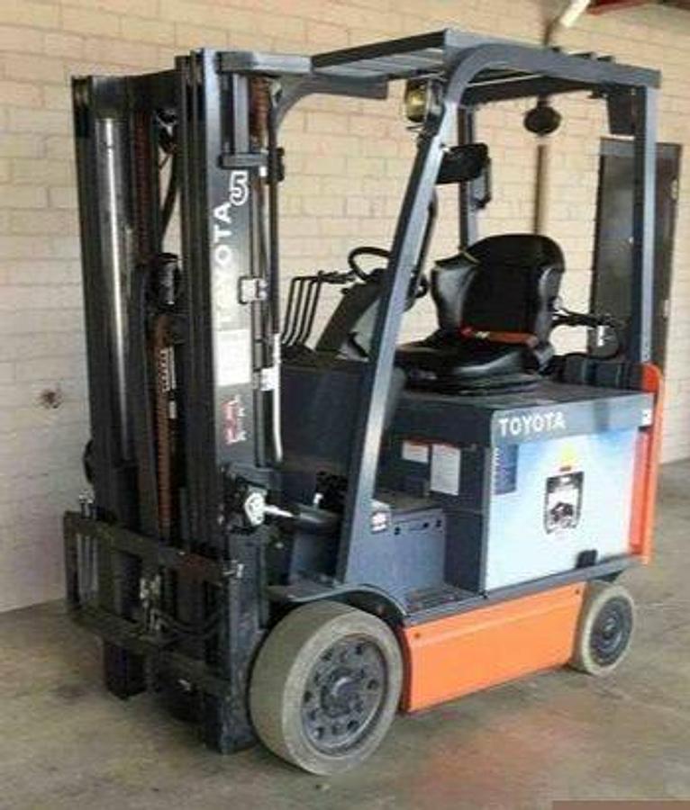 Opposite side view of refurbished 2015 Toyota 8FBCHU25 electric 4-wheel sit-down forklift showing 36V battery box, hydraulic lines, and CSA decal during Ontario deployment