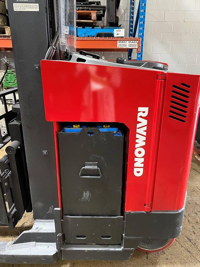 view of battery compartment with battery