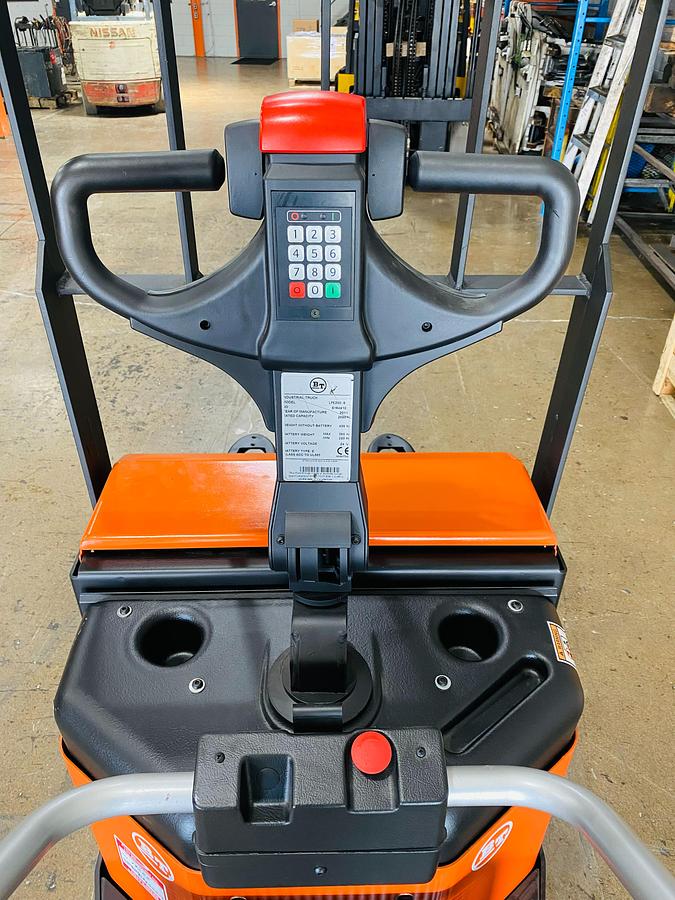 2022 BT LPE200Z operator view – control handle, platform, and tiller layout – CSA‑ready electric walkie rider