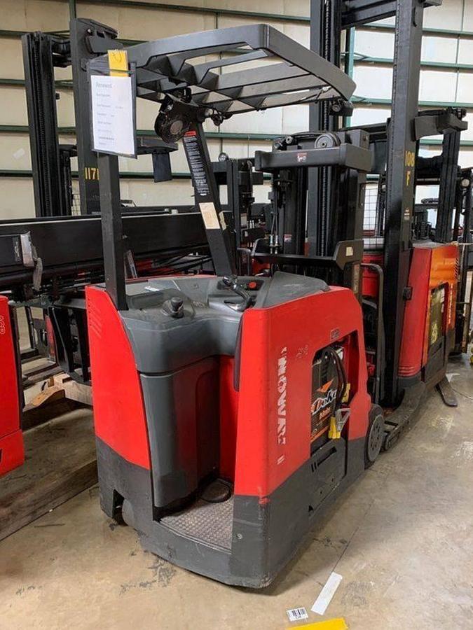 Raymond 415-C35TT – rear corner angle – compact chassis and overhead guard – CSA certified electric docker – Vaughan ON