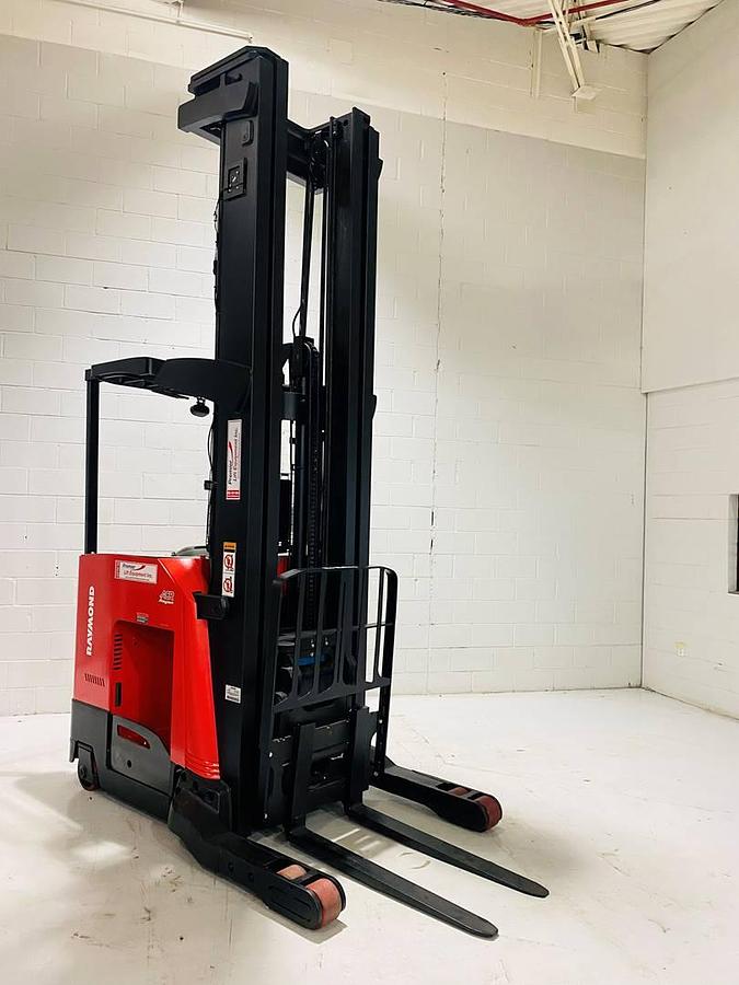 Opposite angle view of 2022 Raymond 752-R45TT freezer reach truck showing 42” forks, reinforced load backrest, and triple-stage mast – CSA certified unit staged in Brampton ON
