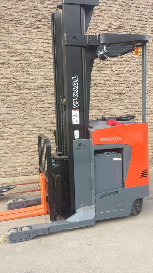 Used Single‑Reach Reach Trucks | Narrow‑Aisle Electric Models