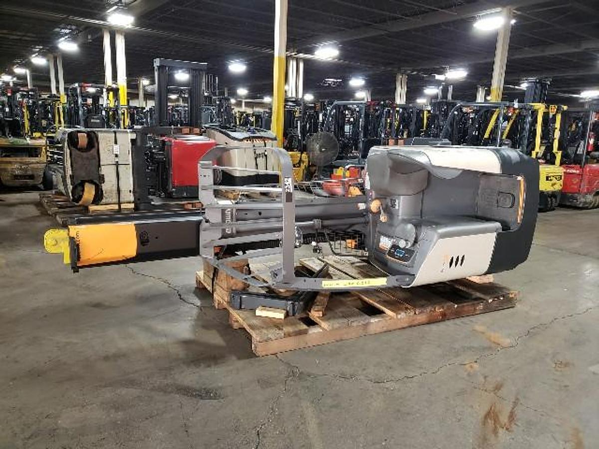 2021 Crown RMD6025-32 Reach Truck | Deep Reach | 321” TSU Mast | Side Shift | 36V Battery | CSA Certified | Brampton ON