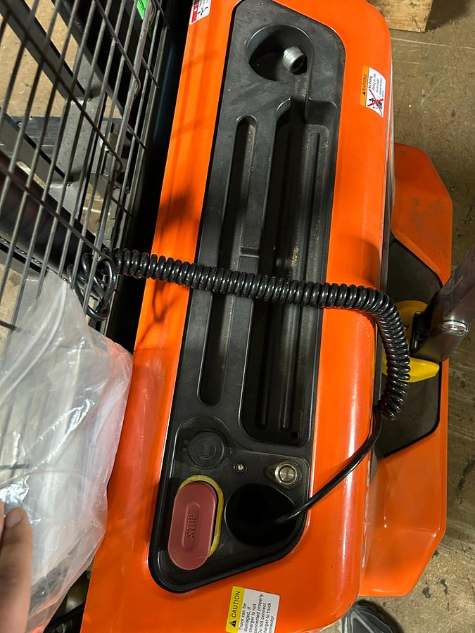 Top‑down chassis view of Noblelift PSE26NSL‑12LI | adjustable baselegs | 2,600 lb electric stacker | Brampton ON