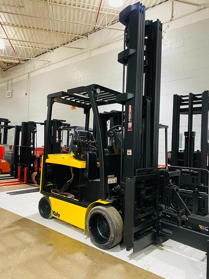 Angled front side view of Yale ERC065VG turret lift truck showing Superior Turret Master swing carriage, 42” forks, and CSA-certified chassis – unit staged in Brampton ON