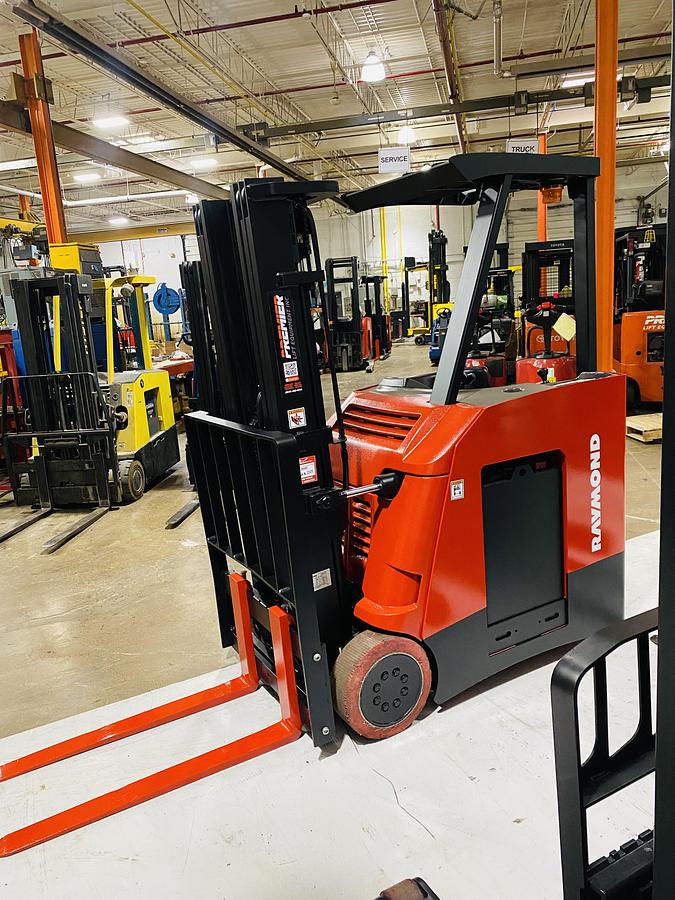 Refurbished 2015 Raymond 425-C35TT – CSA Docker Forklift | Brampton ON | 3,500 lb | 188” Triple Mast | Side Shift | Freezer-Compatible | Battery Optional