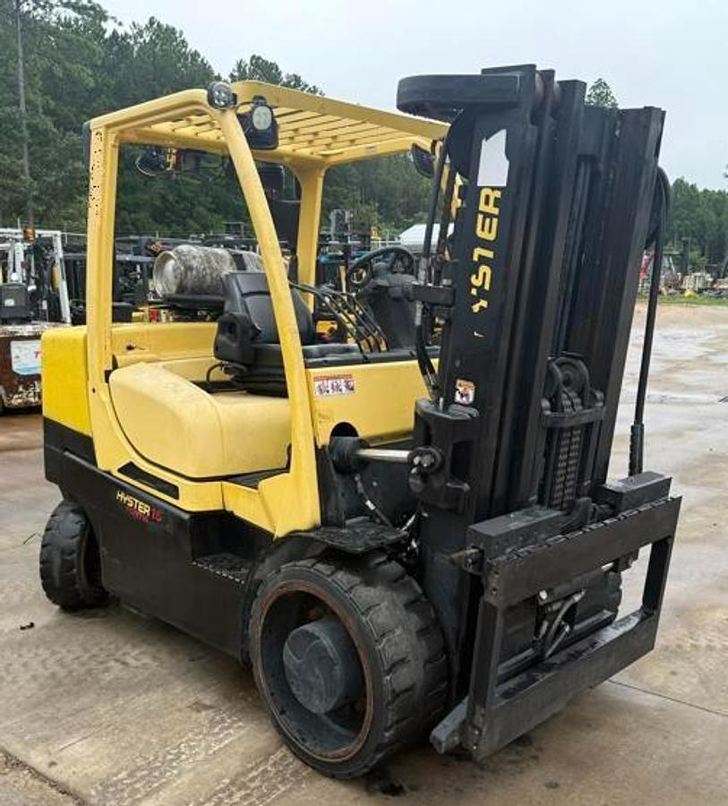 CSA-Certified 15,500 lb Hyster S155FT LPG Forklift with Clamp-Ready Setup and Triple Mast Delivered to Brampton ON