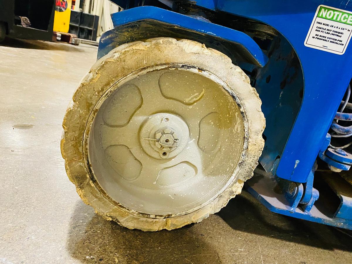 Non-marking slab tire view showing tread and indoor spec