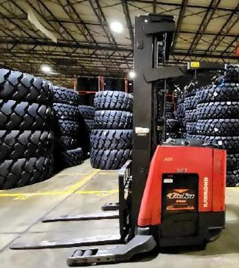 Fleet Opposite side view of Raymond 750-R45TT electric reach trucks – up to six CSA-certified 4,500 lb single-reach forklifts with 268” triple masts and side shift, staged in Brampton ON for matched deployment – Premier Lift Equipment