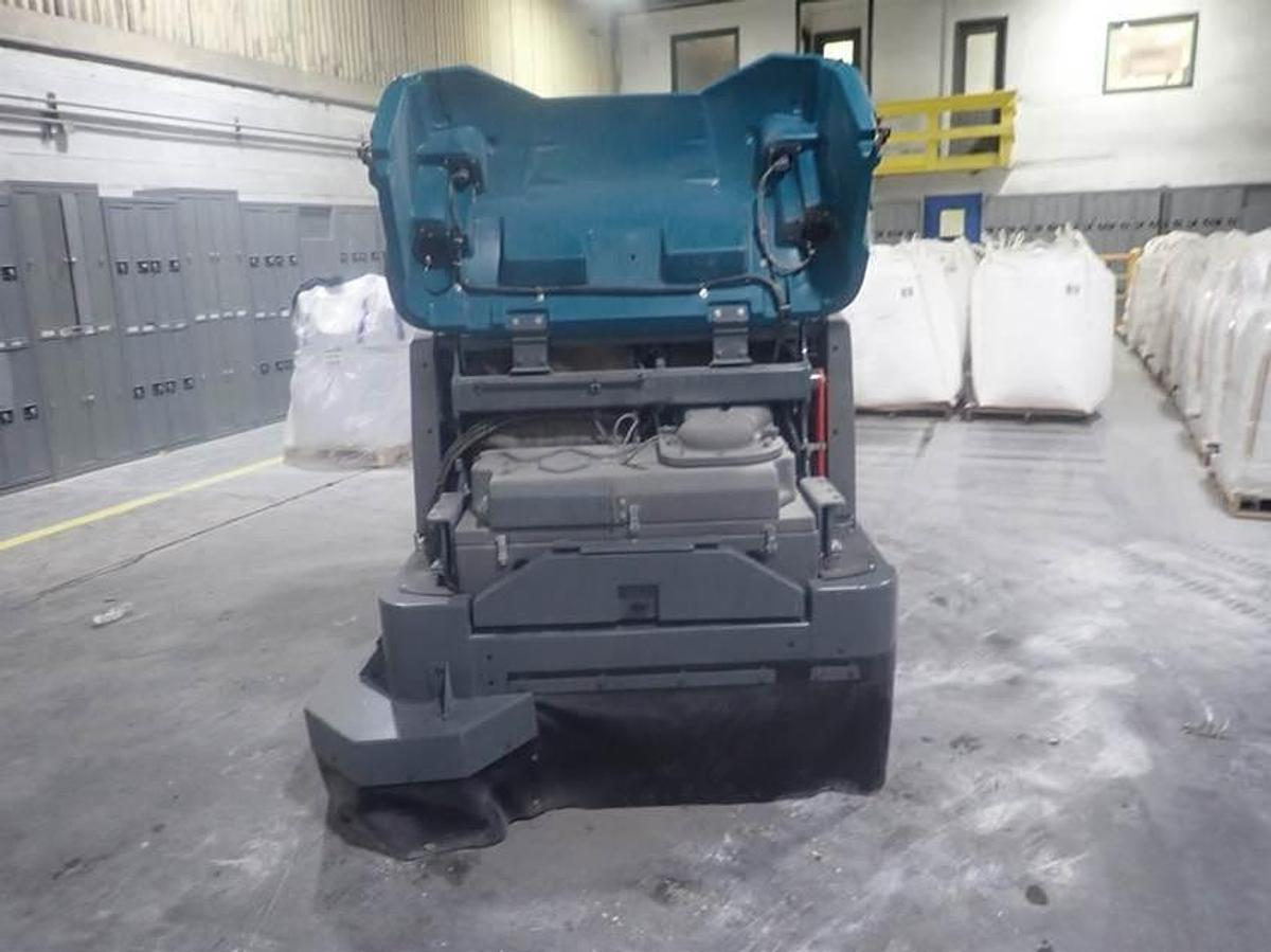 2023 Tennant S30 LP rider sweeper brush system and cleaning deck view