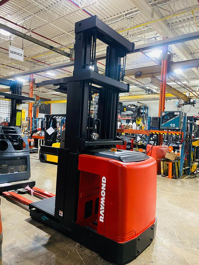 Raymond 550-OPC30TT WG – full side profile – triple mast and wire guidance chassis – CSA/MOL certified electric picker – Brampton ON