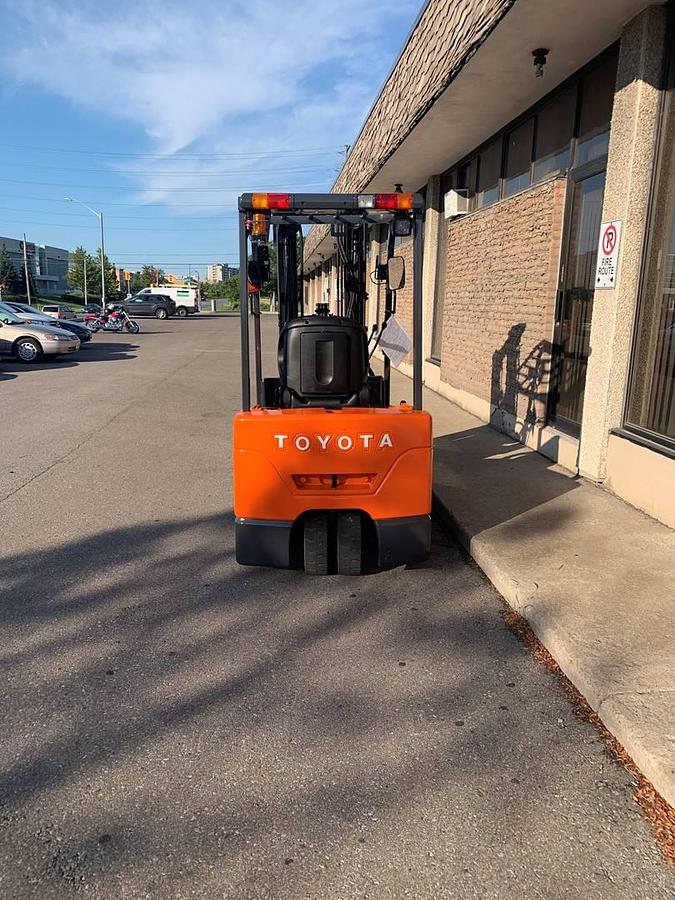 Back view showing counterweight and rear lights