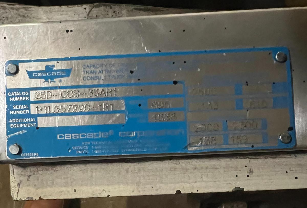 alt="Cascade 25D‑CCS‑35AR1 carton clamp data plate showing model, serial number, and manufacturing information"
