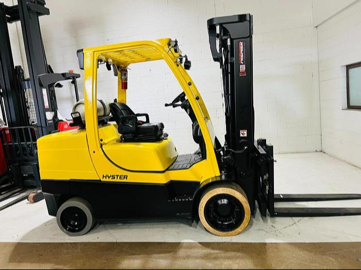 2018 Hyster S120FT CSA propane forklift Brampton 12000 lb 185” triple mast fork positioner cushion tires clamp-ready UL/EE fire-safe export-certified