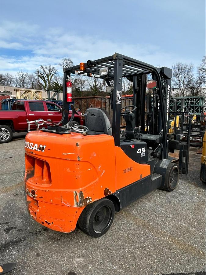 “2018 Doosan GC45S‑5 opposite rear side angle – cushion tire forklift – triple stage mast”