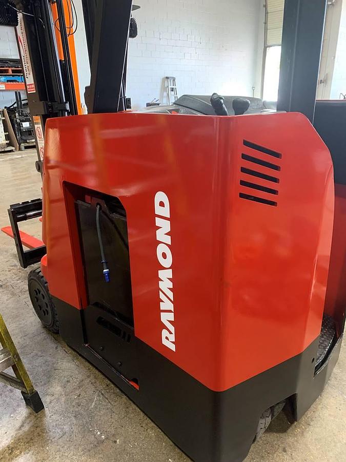Raymond 415-C35TT – rear corner angle – compact dockstock chassis and counterweight – CSA certified electric forklift – Brampton ON