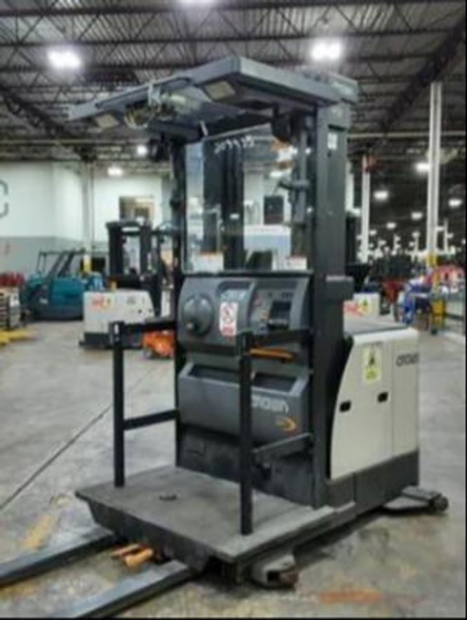Crown SP3530-30 – front angle view – triple mast 210” – stand-up order picker – CSA certified – freezer-ready – Brampton ON