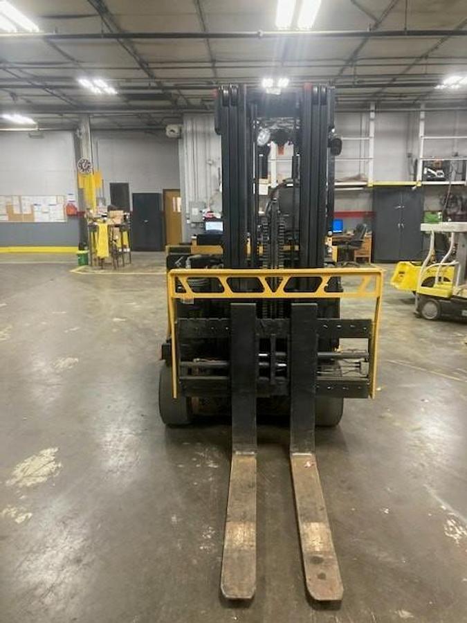 Drexel SL60AC – front view – triple mast, side shift fork positioner, turret reach – CSA-certified swing mast forklift – Brampton ON