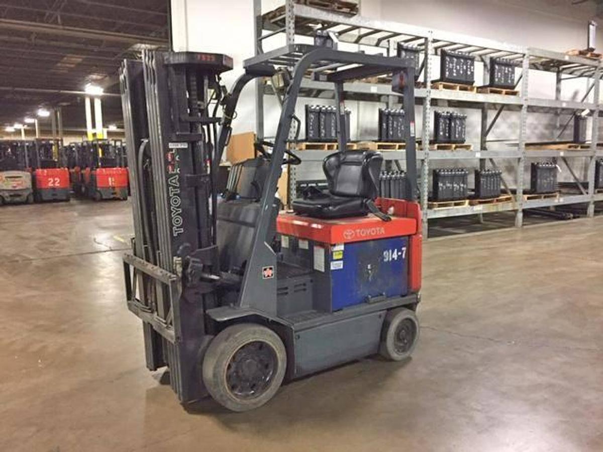 Opposite side view of refurbished 2005 Toyota 7BCU20 electric 4-wheel sit-down forklift showing 4-way hydraulic hoses, 36V battery box, and CSA decal during Ontario deployment