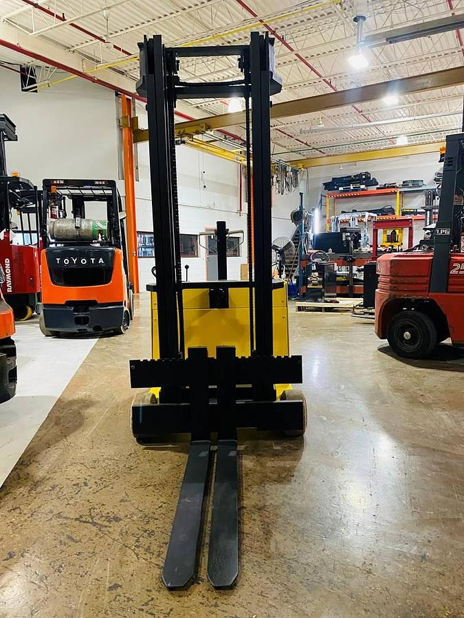 Lift Dynamics K20 – front view – mast, fork tips, compact chassis – 2,000 lb electric forklift – CSA certified – Brampton ON