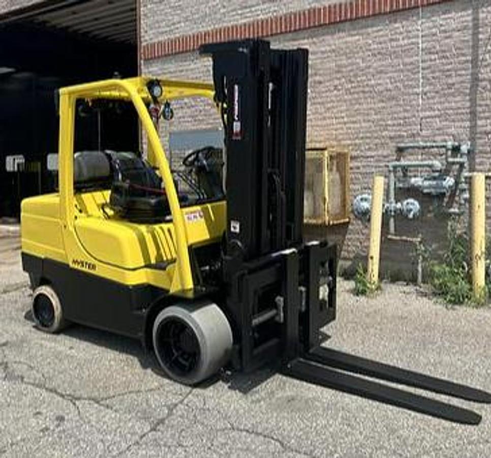 Hyster S120FT propane forklift – 12,000 lb capacity – triple mast 185” – fork positioner – CSA certified – cushion tire – Brampton ON