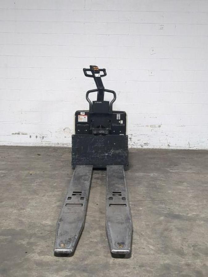 “2012 Crown PE4500‑80 front view – 96‑inch forks – 8,000 lb end rider pallet truck”