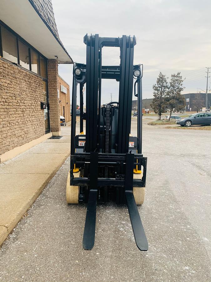 Yale ERP030VTN – 42” forks with load backrest – side shift carriage – CSA certified – Brampton ON