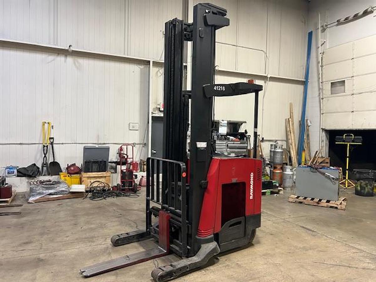 Opposite Front angled view showing mast rails and fork tips