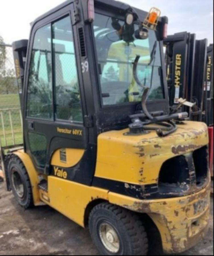 Rear side view of 2019 Yale GPO60VX propane forklift – CSA-certified 6,000 lb pneumatic tire chassis with 187” triple mast, side shift, and fully enclosed heated cab shown refurbished and sold chassis-only, propane tank excluded – safety-tagged in Brampton ON – Premier Lift Equipment
